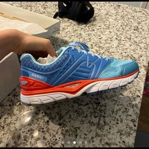 Women’s running sneakers
